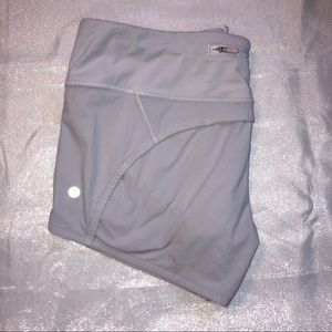 Size 10 Speed Up Off-White lululemmon shorts